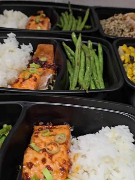 Salmon, white rice and green beans